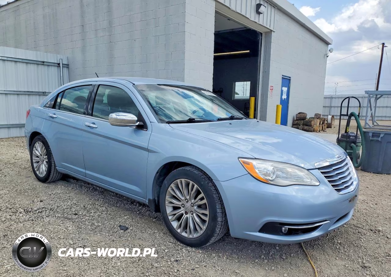 2013 Chrysler 200 Limited VIN:1C3CCBCG5DN598110 - 4