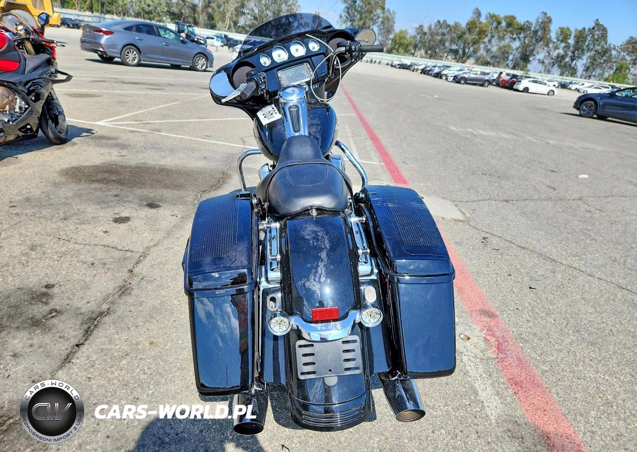 2017 Harley-Davidson Flhxs Street Glide Special VIN:1HD1KRC33HB614581 - 4