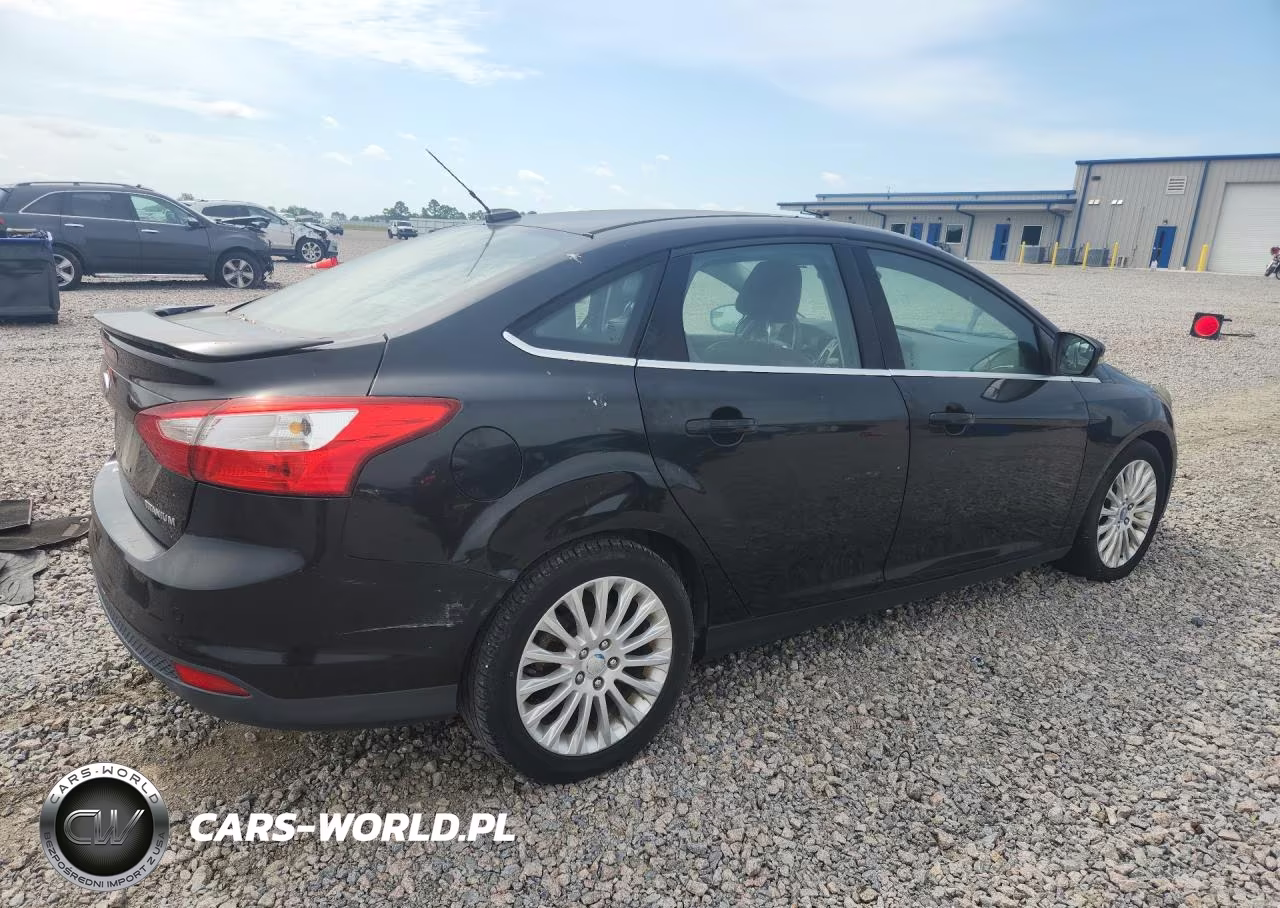 2012 Ford Focus Titanium VIN:1FAHP3J26CL151031 - 3