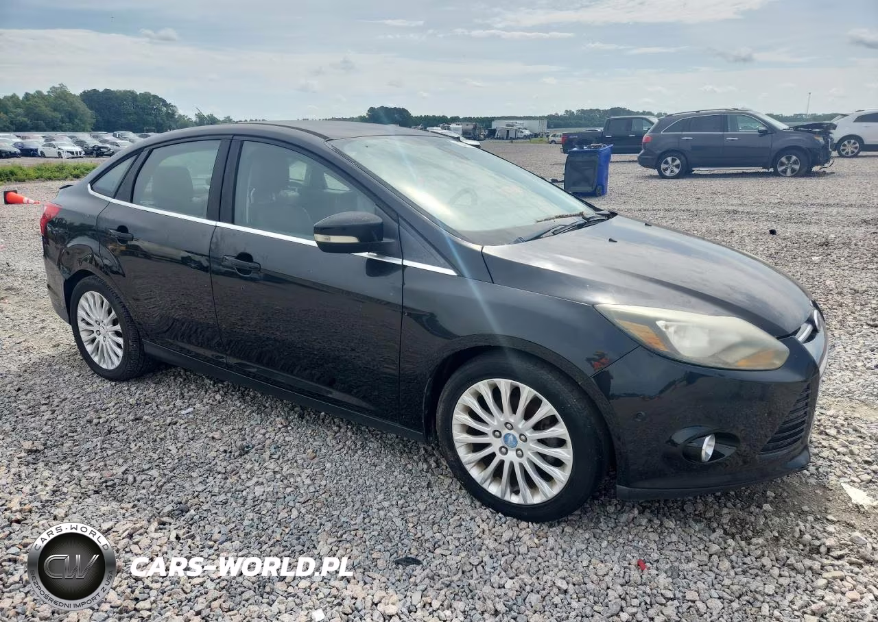2012 Ford Focus Titanium VIN:1FAHP3J26CL151031 - 4