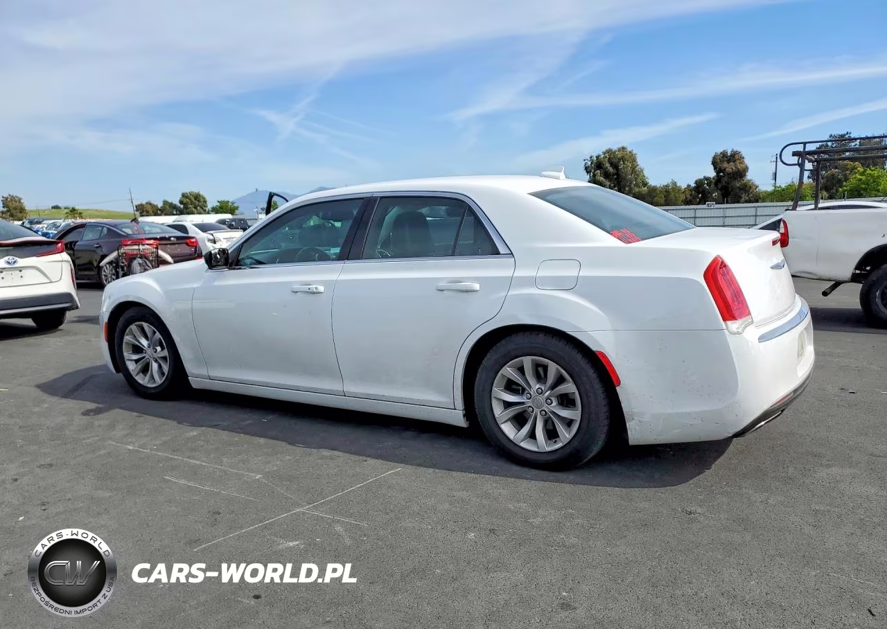 2015 Chrysler 300 Limited VIN:2C3CCAAG2FH779741 - 2