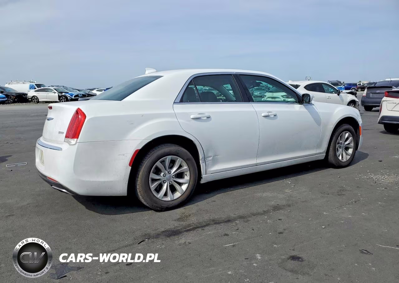 2015 Chrysler 300 Limited VIN:2C3CCAAG2FH779741 - 3