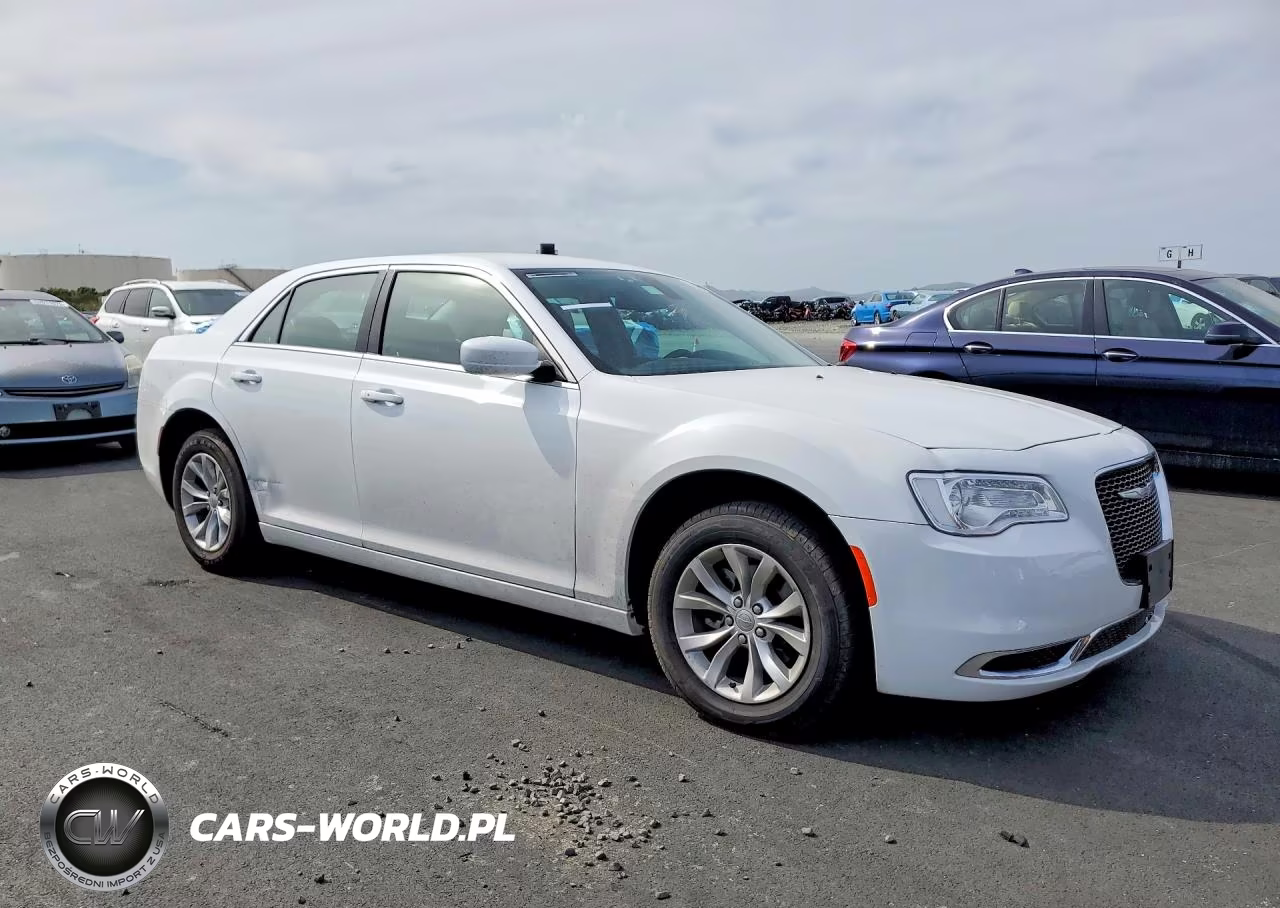 2015 Chrysler 300 Limited VIN:2C3CCAAG2FH779741 - 4