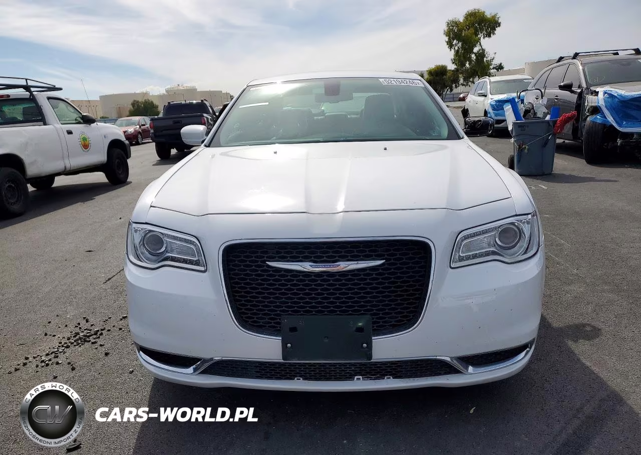 2015 Chrysler 300 Limited VIN:2C3CCAAG2FH779741 - 5