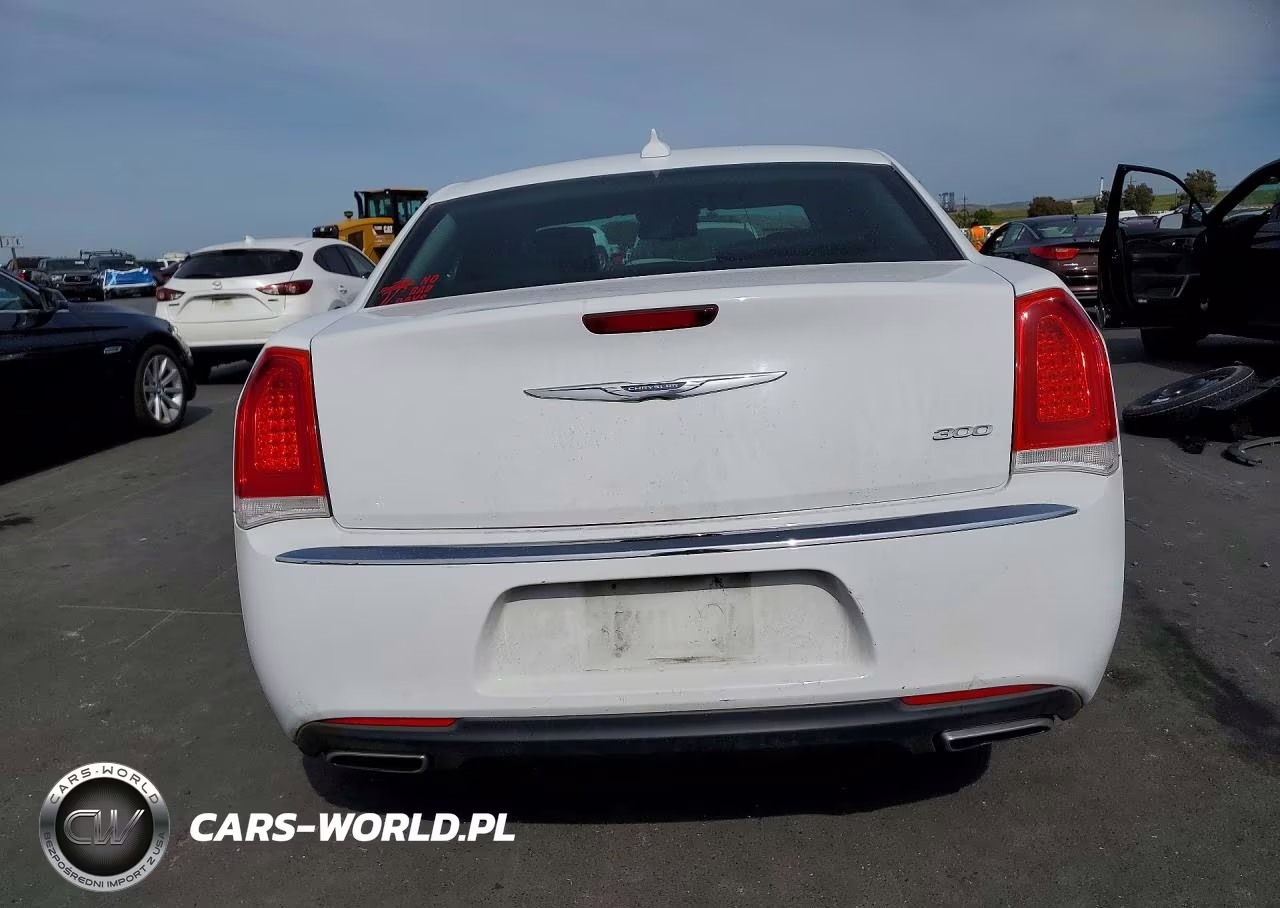 2015 Chrysler 300 Limited VIN:2C3CCAAG2FH779741 - 6