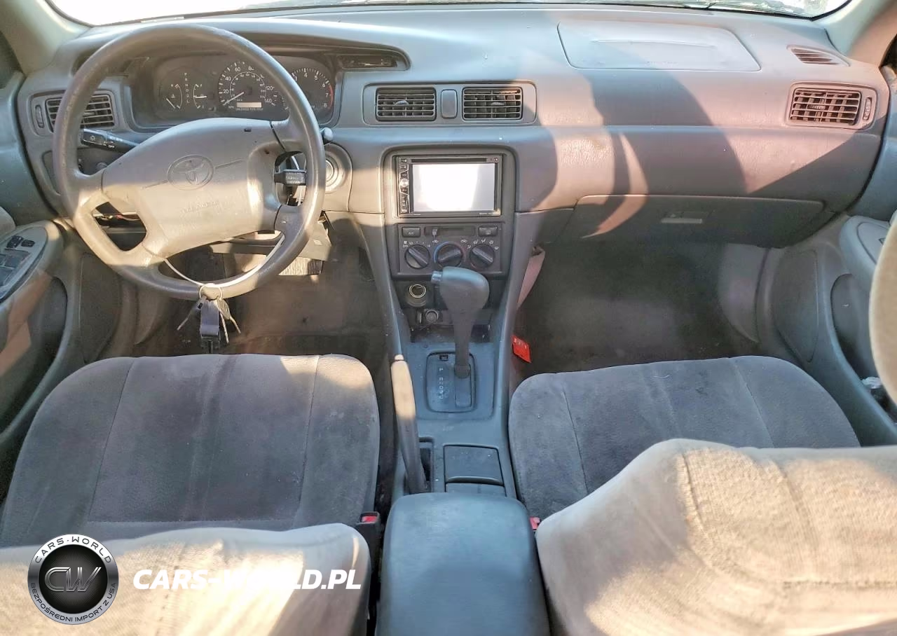 1998 Toyota Camry Le VIN:JT2BG22K2W0110743 - 8
