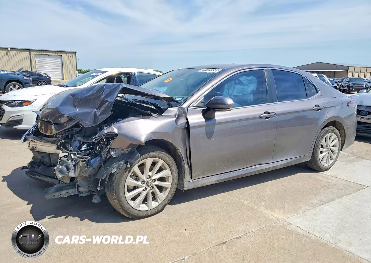 2022 Toyota Camry Le – zdjęcie 1 z 12