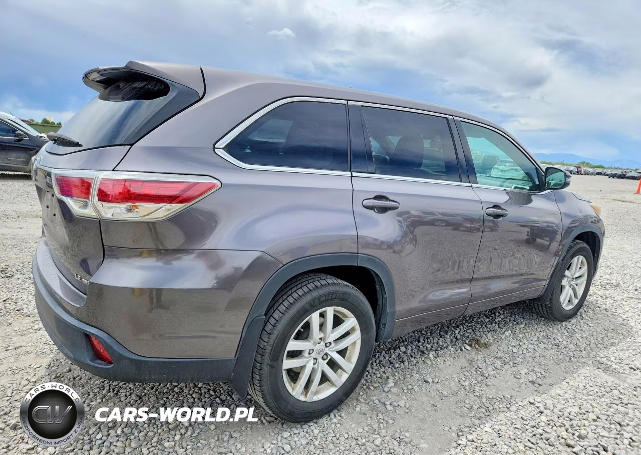 2015 Toyota Highlander Le VIN:5TDBKRFH2FS177658 - 3