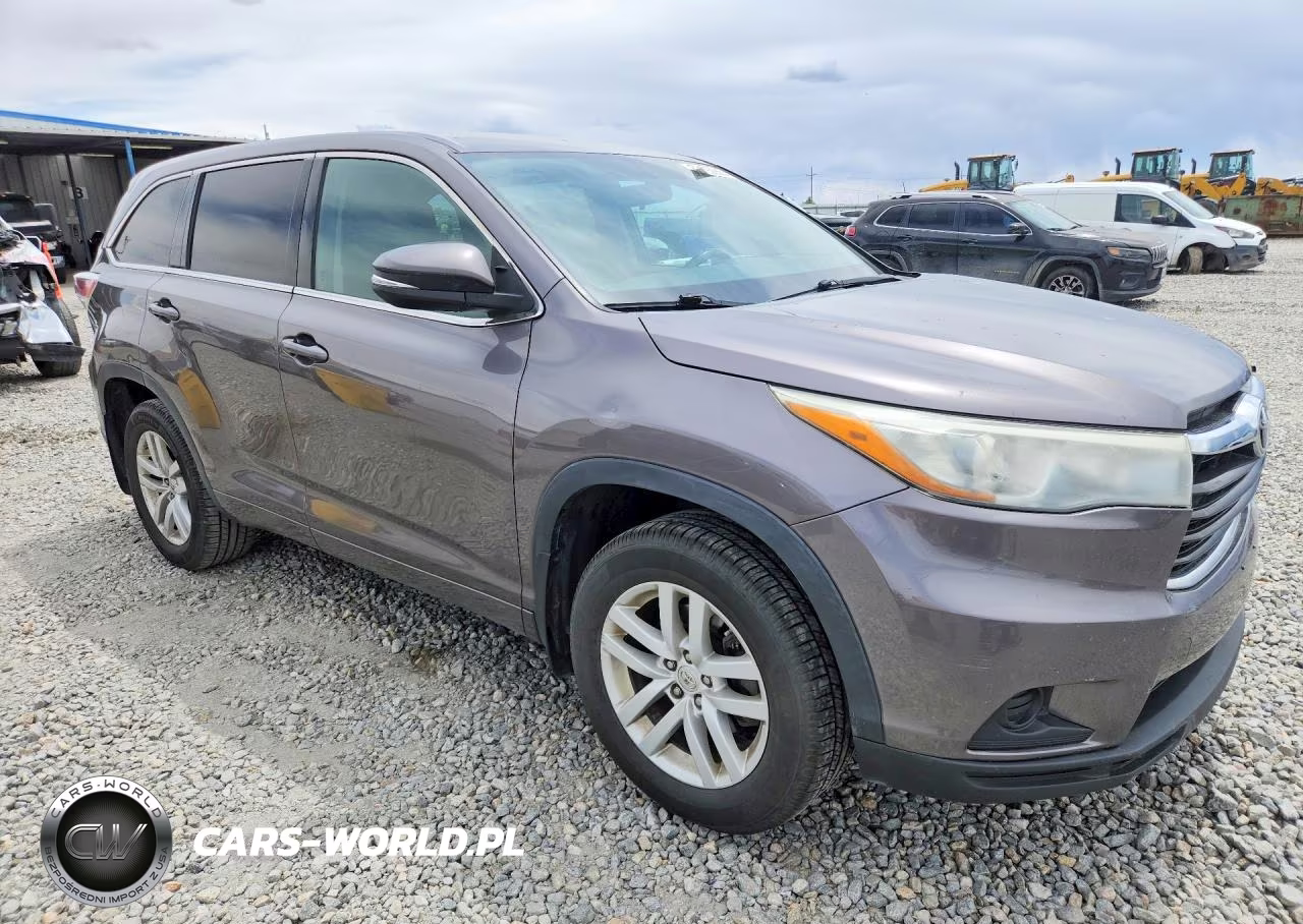 2015 Toyota Highlander Le VIN:5TDBKRFH2FS177658 - 4