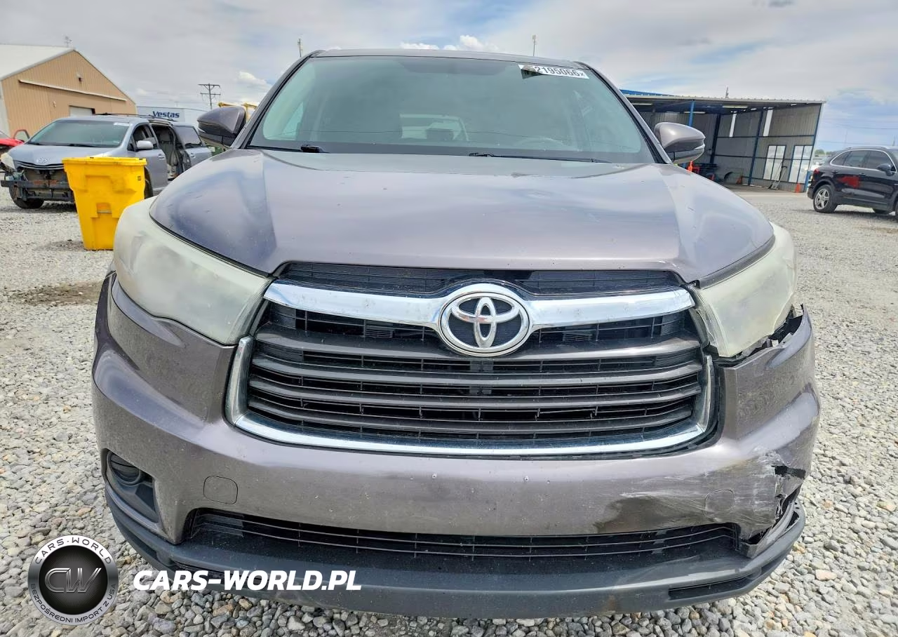2015 Toyota Highlander Le VIN:5TDBKRFH2FS177658 - 5