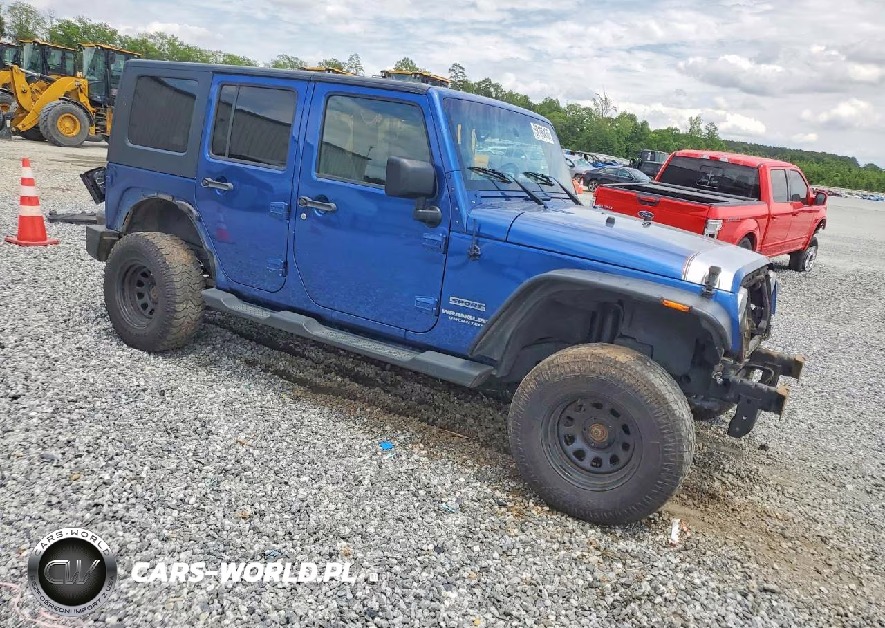 2010 Jeep Wrangler Unlimited Sport VIN:1J4BA3H15AL143010 - 4