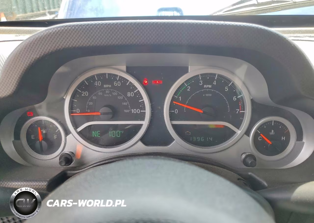 2010 Jeep Wrangler Unlimited Sport VIN:1J4BA3H15AL143010 - 9