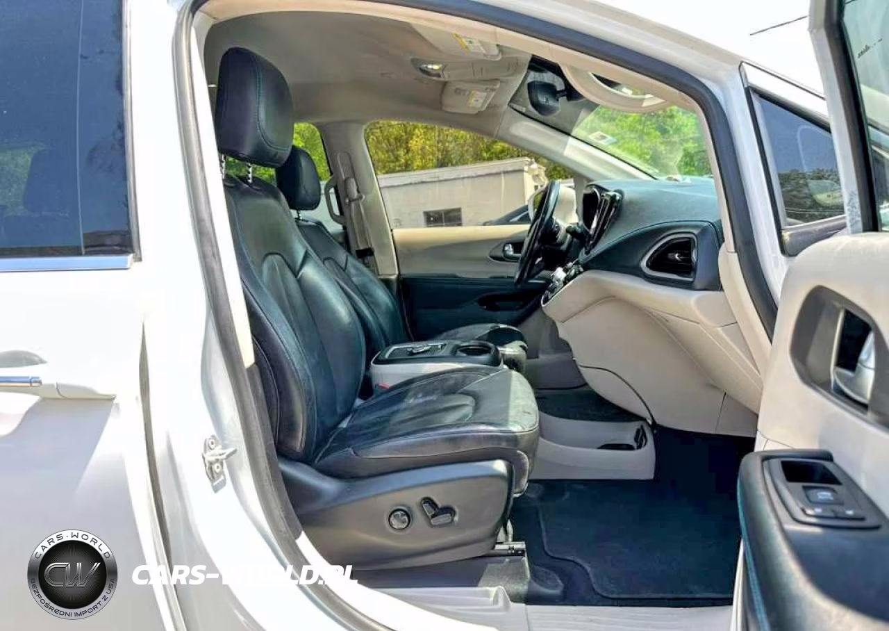2021 Chrysler Pacifica Hybrid Touring L VIN:2C4RC1L76MR602958 - 7