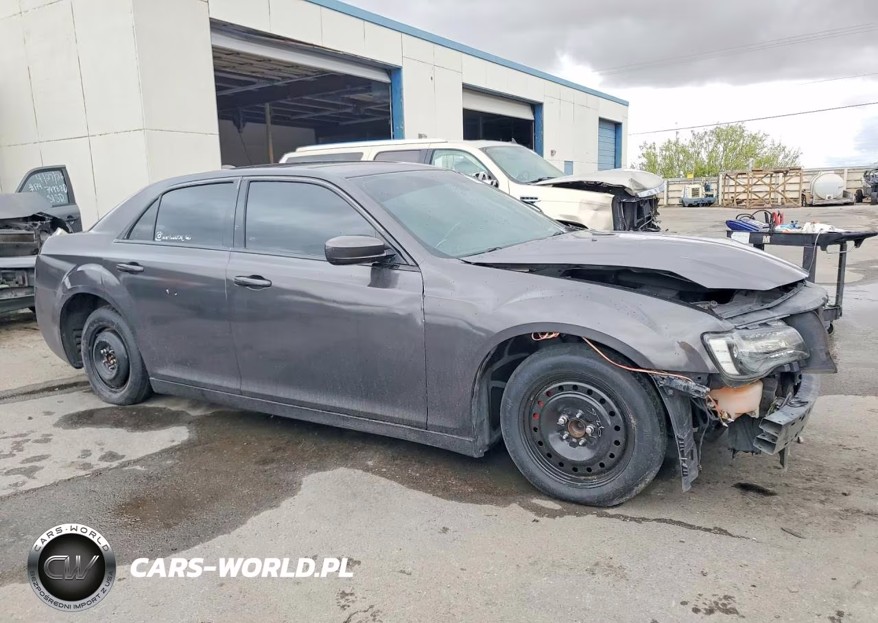 2016 Chrysler 300 Limited VIN:2C3CCAAG9GH197606 - 4