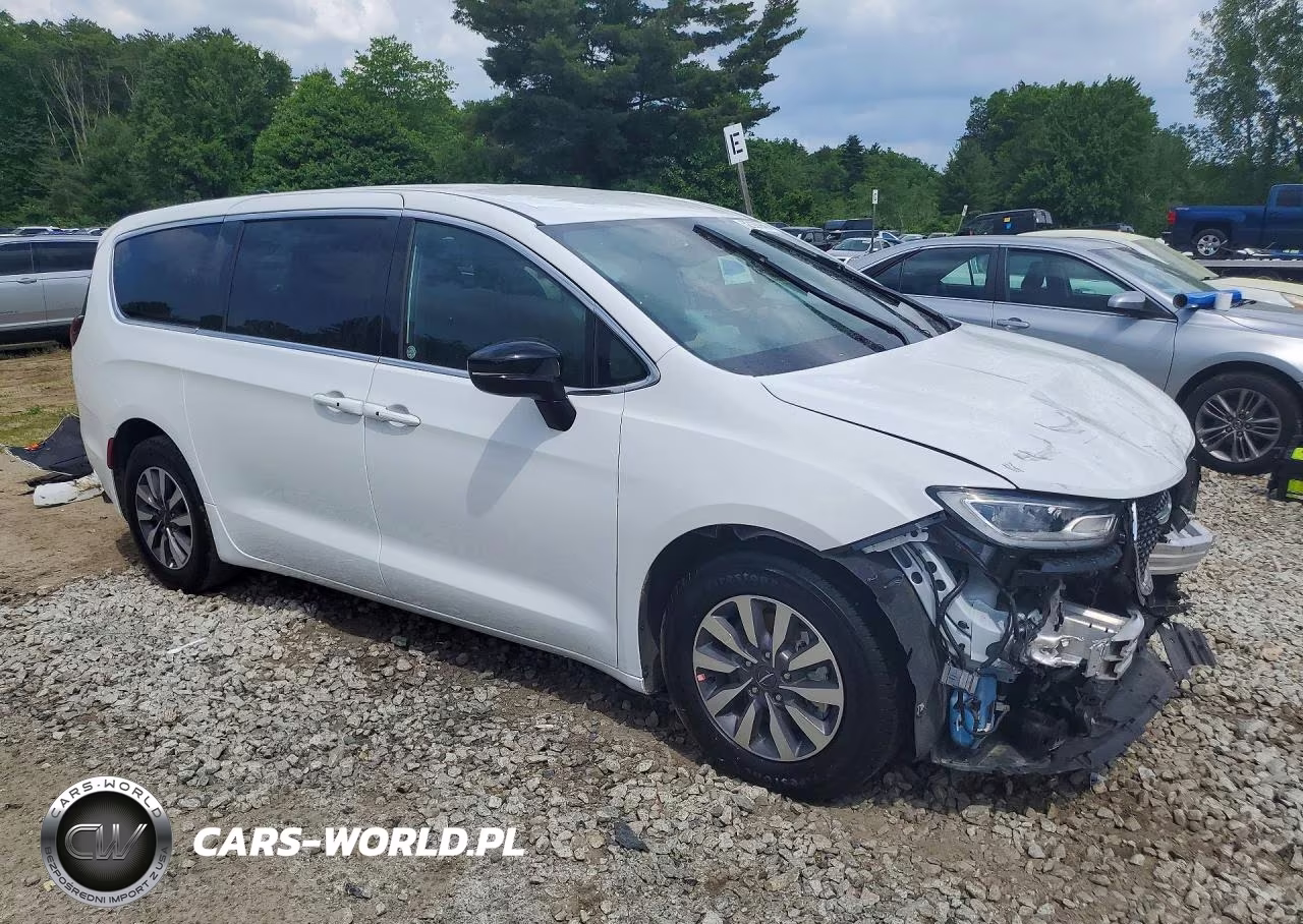 2025 Chrysler Pacifica Hybrid Select VIN:2C4RC1S73SR573126 - 4
