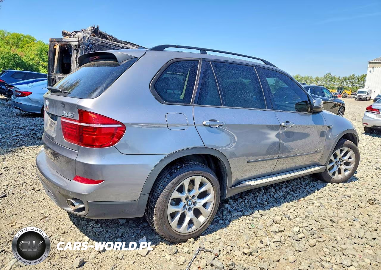 2012 BMW X5 xDrive35I VIN:5UXZV4C58CL767121 - 3