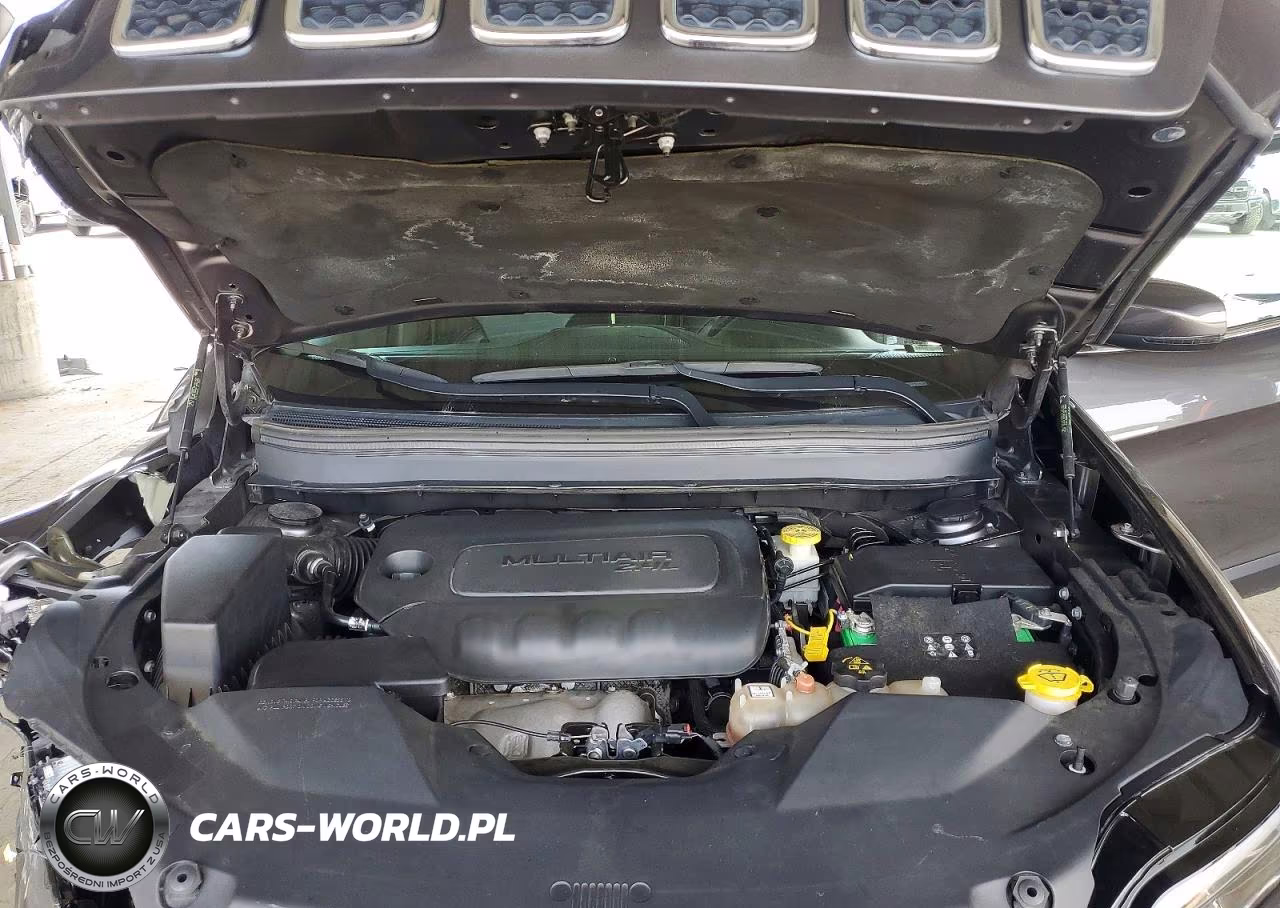 2019 Jeep Cherokee Latitude Plus VIN:1C4PJLLB3KD474109 - 11