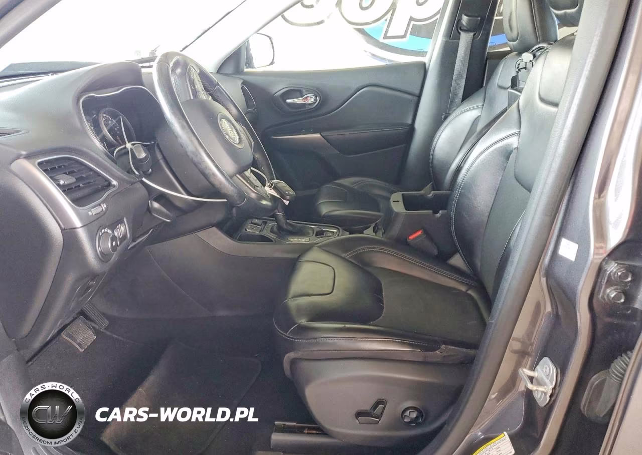 2019 Jeep Cherokee Latitude Plus VIN:1C4PJLLB3KD474109 - 7