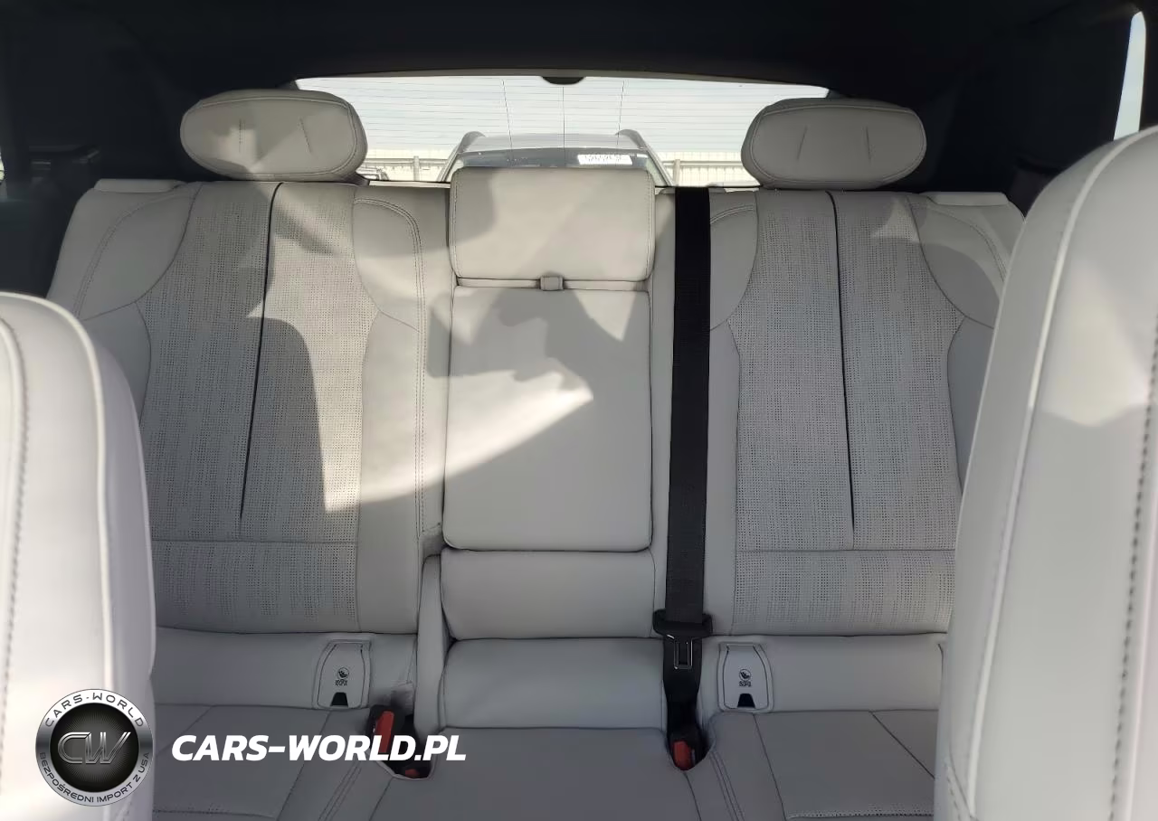 2026 Cadillac Lyriq Luxury VIN:1GYKPNRK9TZ307652 - 10