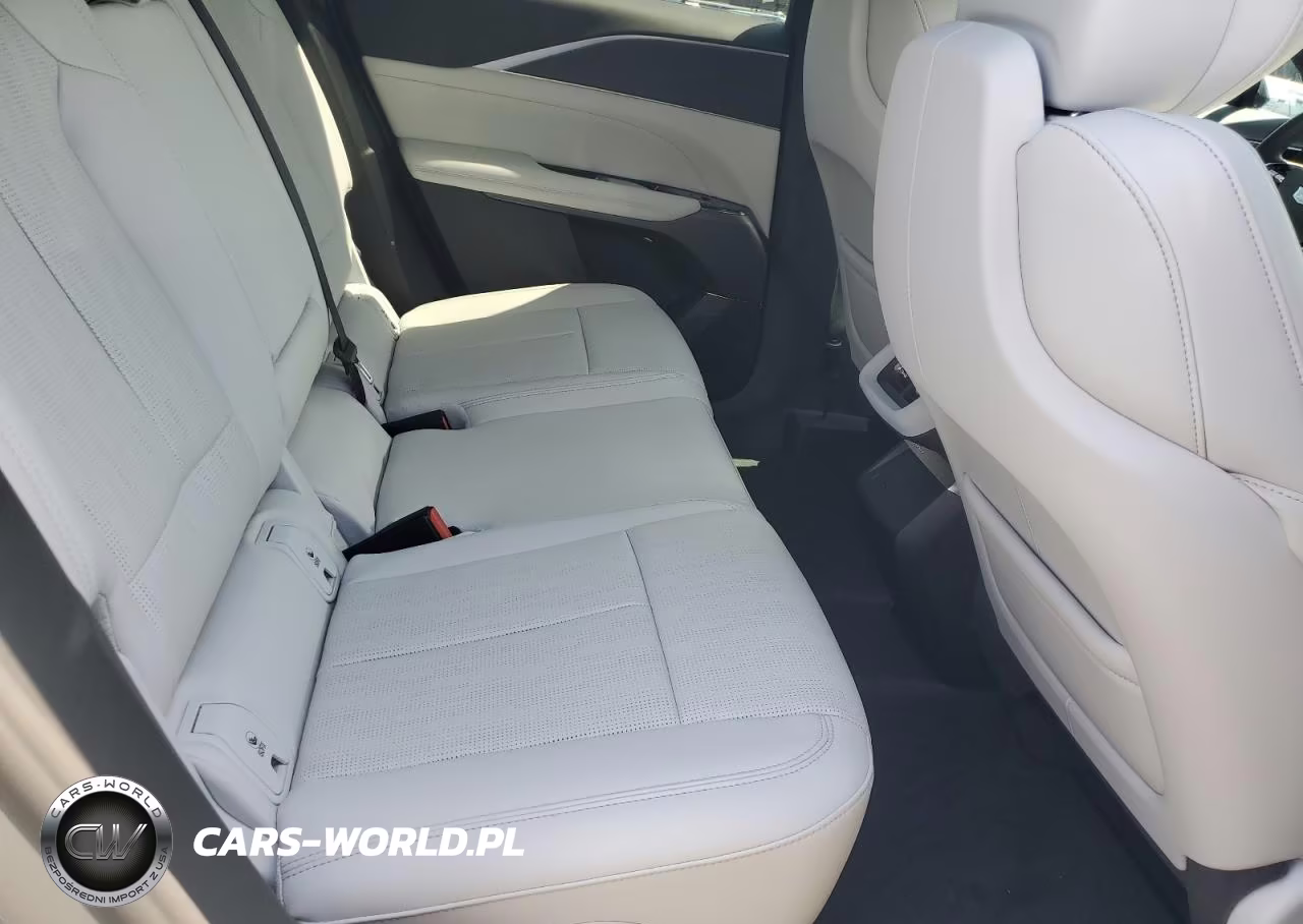 2026 Cadillac Lyriq Luxury VIN:1GYKPNRK9TZ307652 - 11