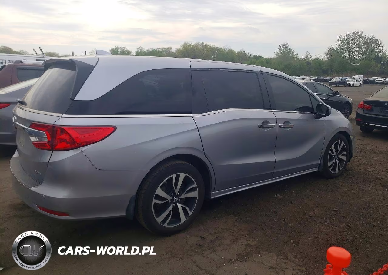 2018 Honda Odyssey Elite VIN:5FNRL6H94JB040668 - 3