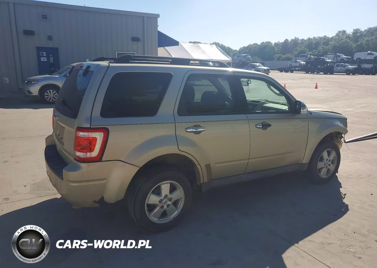 2010 Ford Escape Xlt VIN:1FMCU0D78AKC15863 - 3
