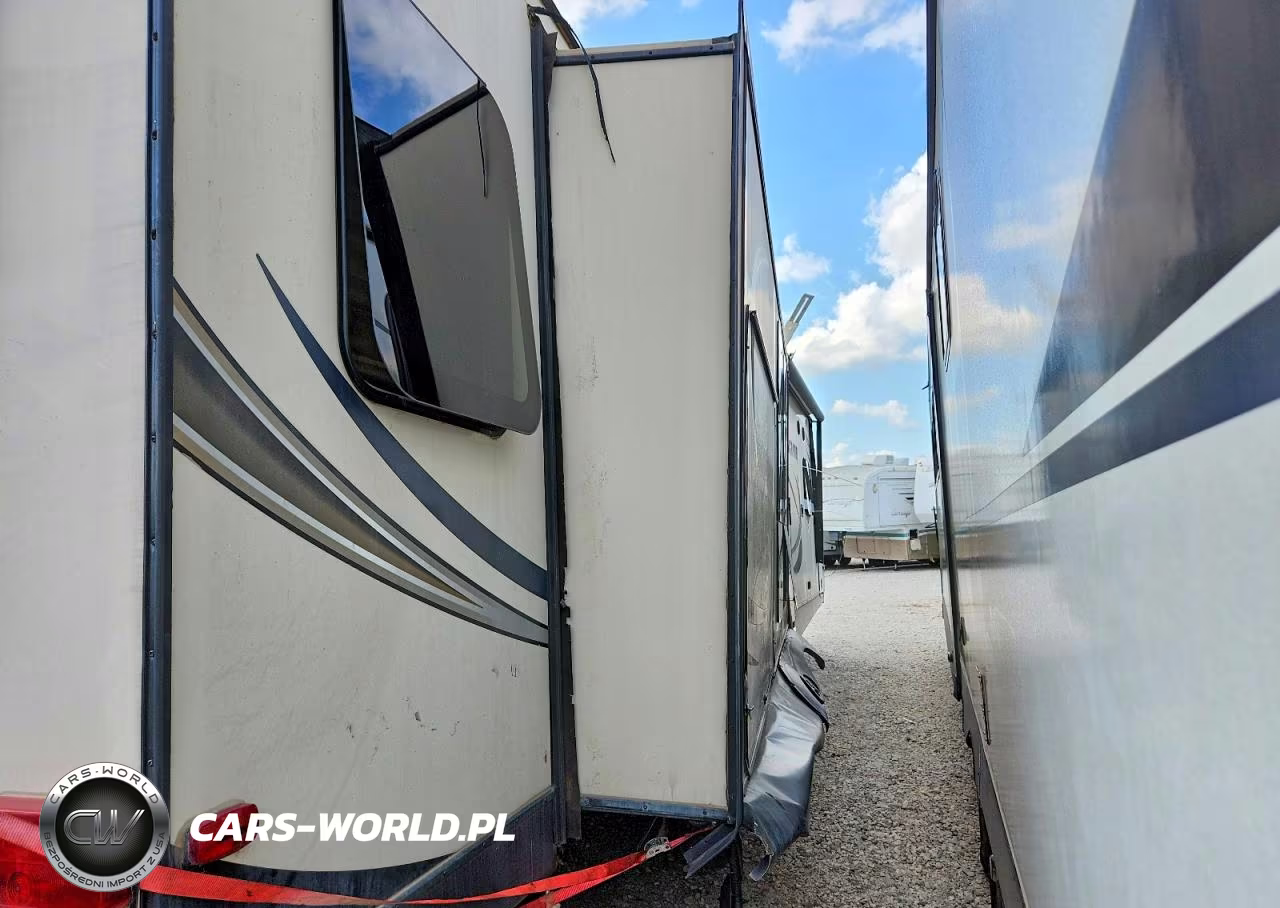 2017 Forest River Lacrosse Camper VIN:5ZT2LCYB1HB008212 - 9