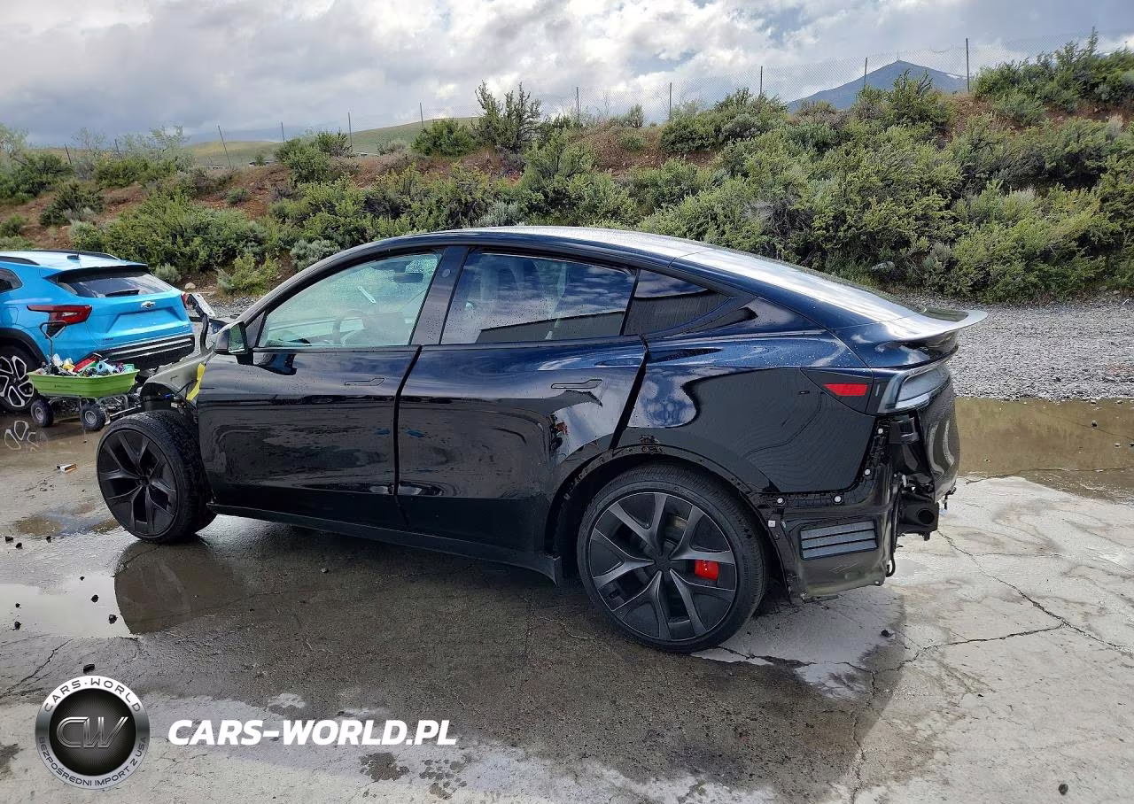 2026 Tesla Model Y VIN:7SAYGDET3TA613387 - 2