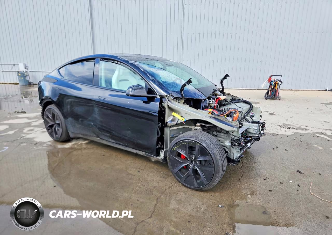2026 Tesla Model Y VIN:7SAYGDET3TA613387 - 4