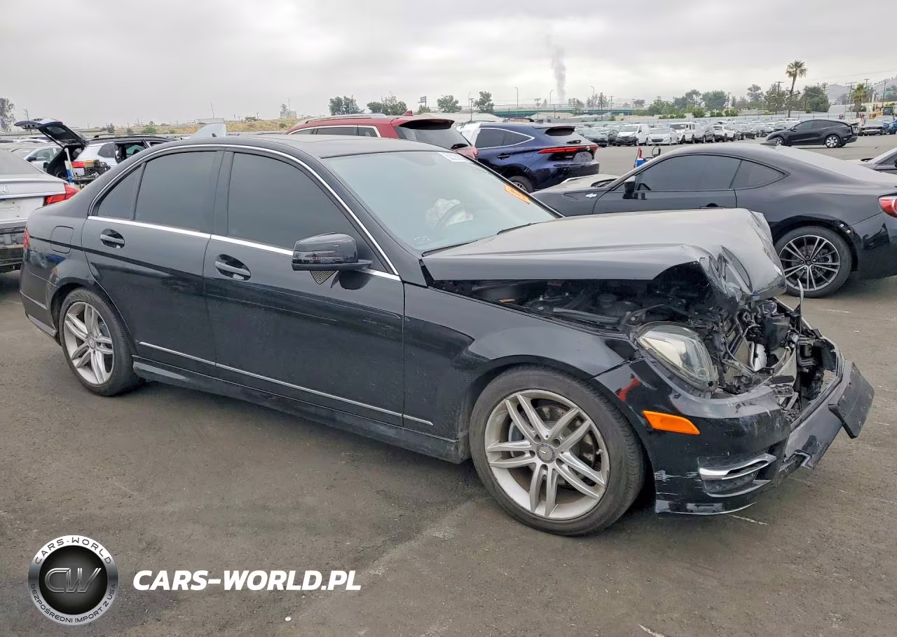 2013 Mercedes-Benz C 250 VIN:WDDGF4HB3DR259325 - 4