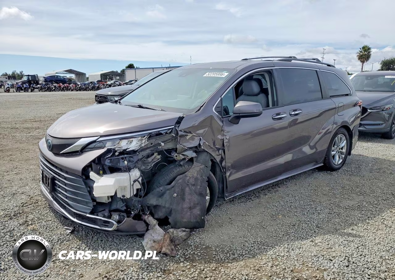 2022 Toyota Sienna Xle