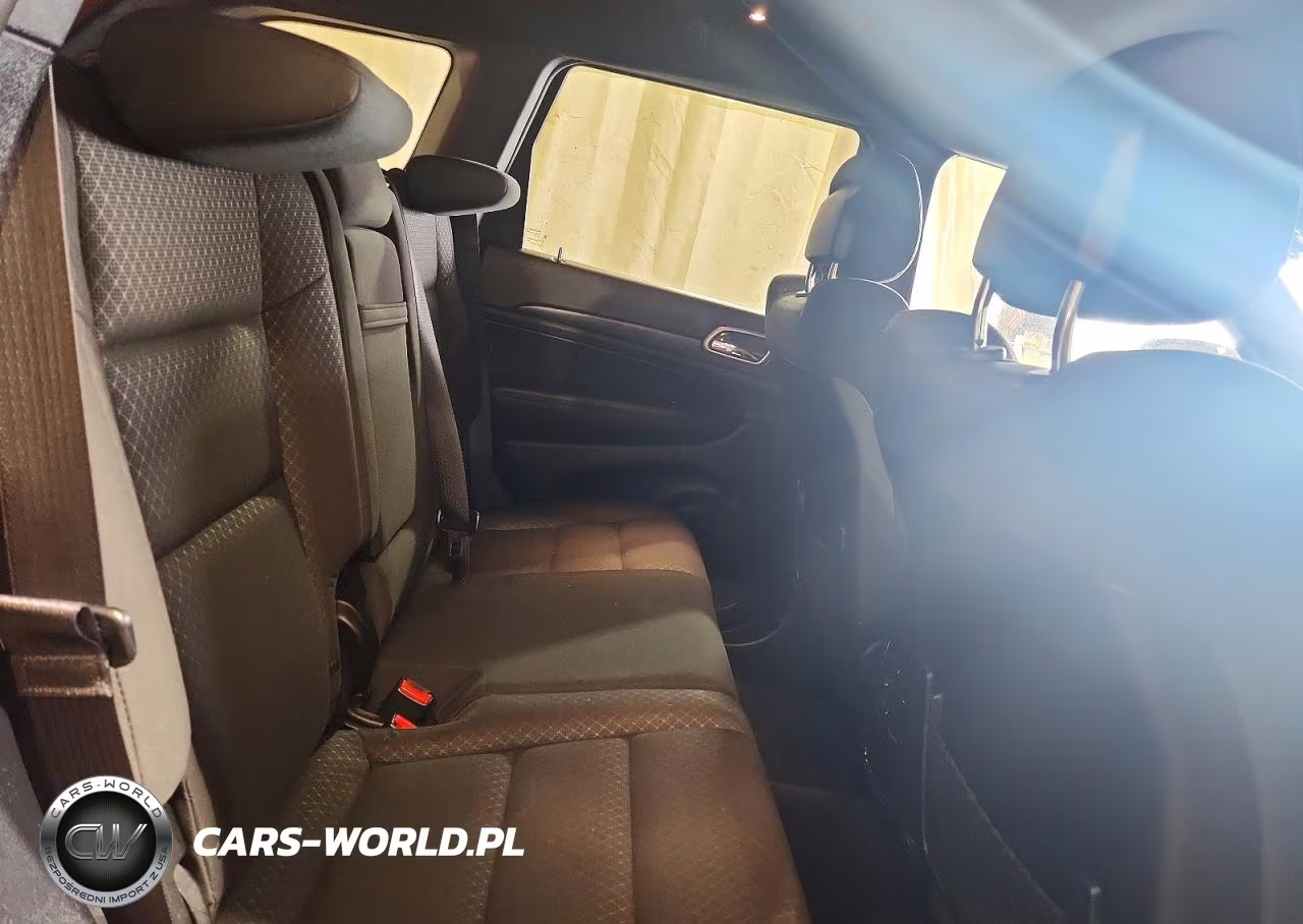 2018 Jeep Grand Cherokee Laredo VIN:1C4RJFAG2JC184893 - 11
