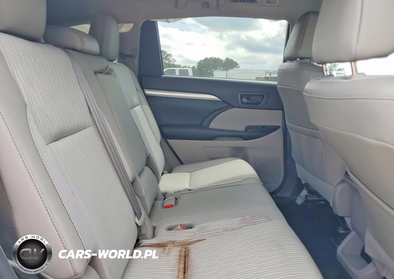2018 Toyota Highlander Le Plus VIN:5TDBZRFH7JS861965 - 11