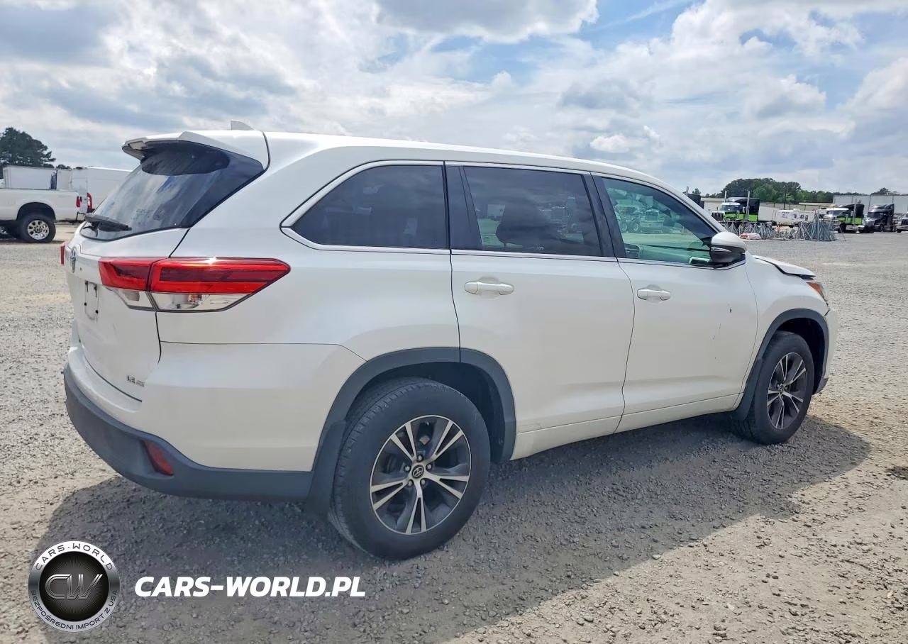 2018 Toyota Highlander Le Plus VIN:5TDBZRFH7JS861965 - 3