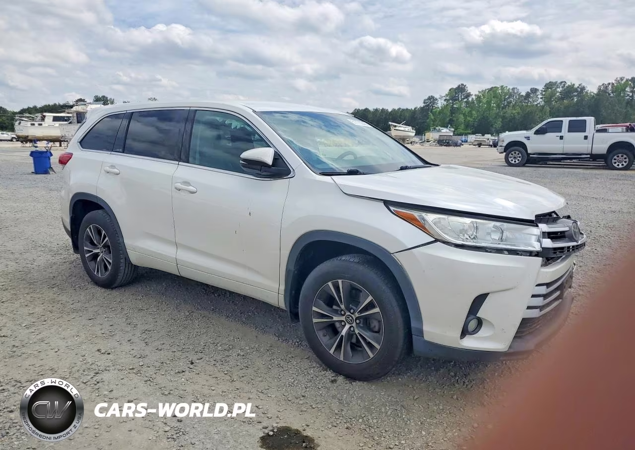 2018 Toyota Highlander Le Plus VIN:5TDBZRFH7JS861965 - 4