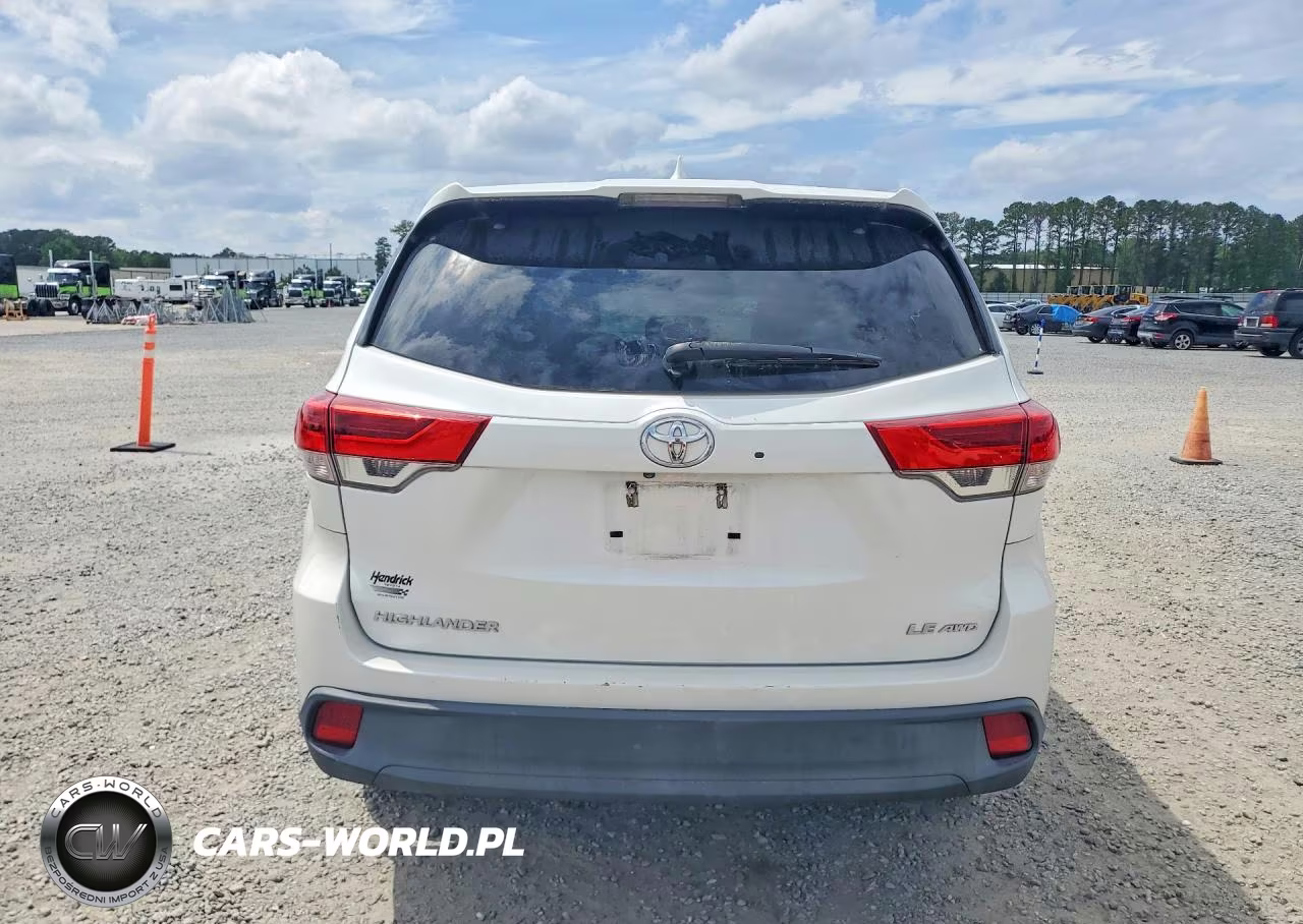 2018 Toyota Highlander Le Plus VIN:5TDBZRFH7JS861965 - 6