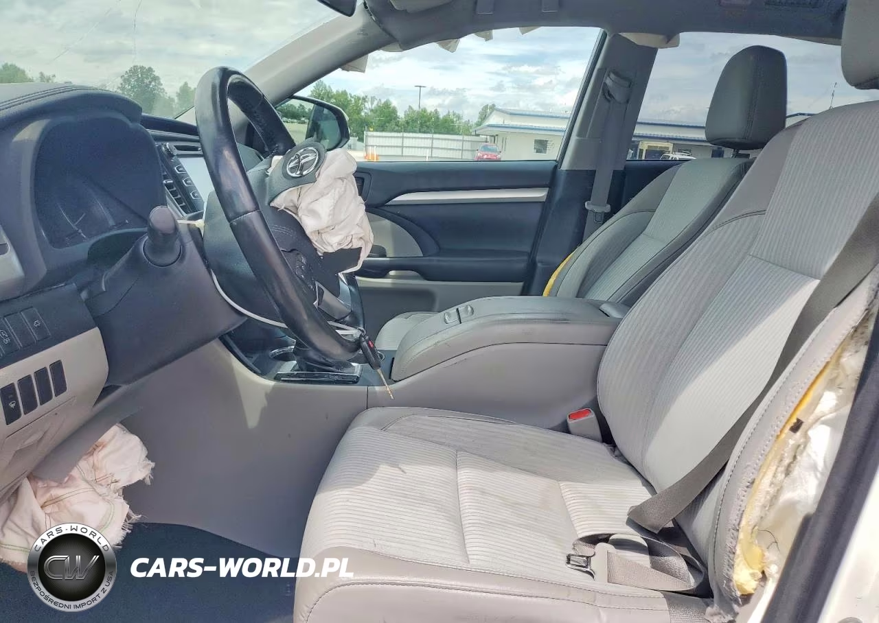 2018 Toyota Highlander Le Plus VIN:5TDBZRFH7JS861965 - 7