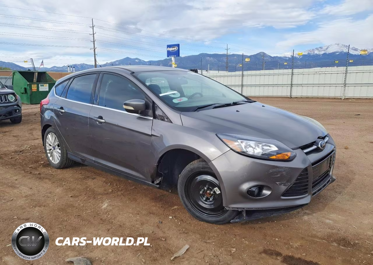 2013 Ford Focus Titanium VIN:1FADP3N24DL161258 - 4