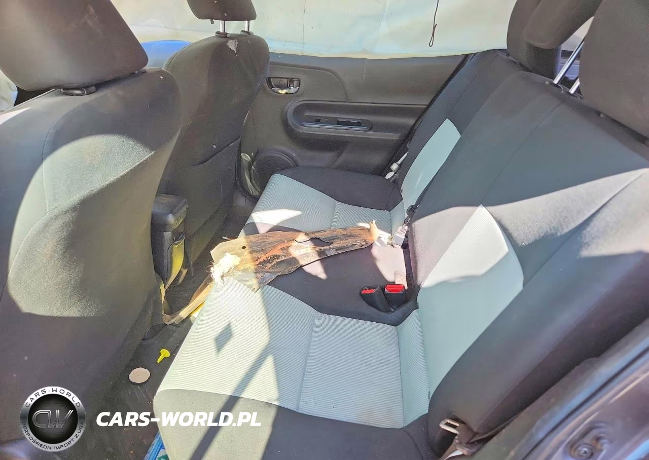 2015 Toyota Prius C Two VIN:JTDKDTB37F1111606 - 10