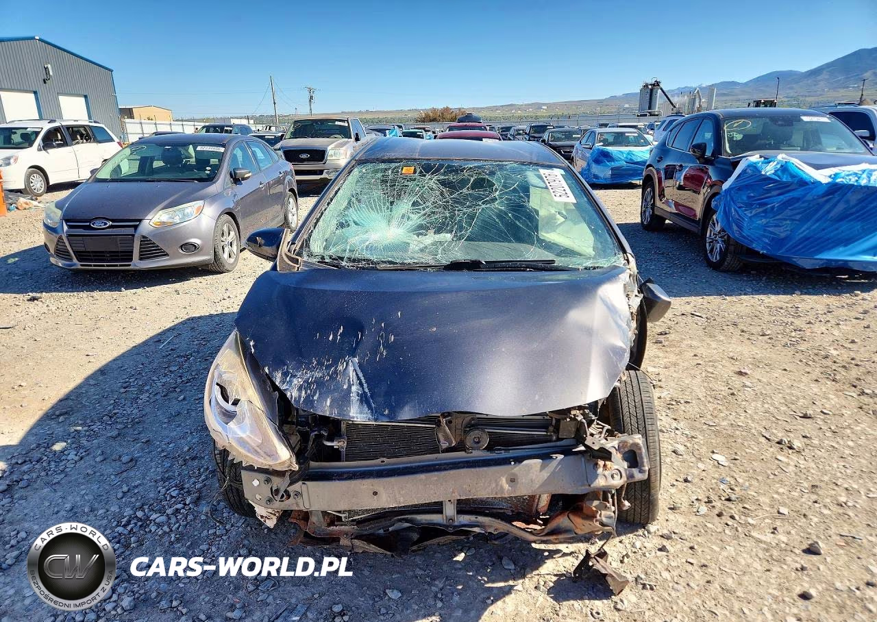 2015 Toyota Prius C Two VIN:JTDKDTB37F1111606 - 5