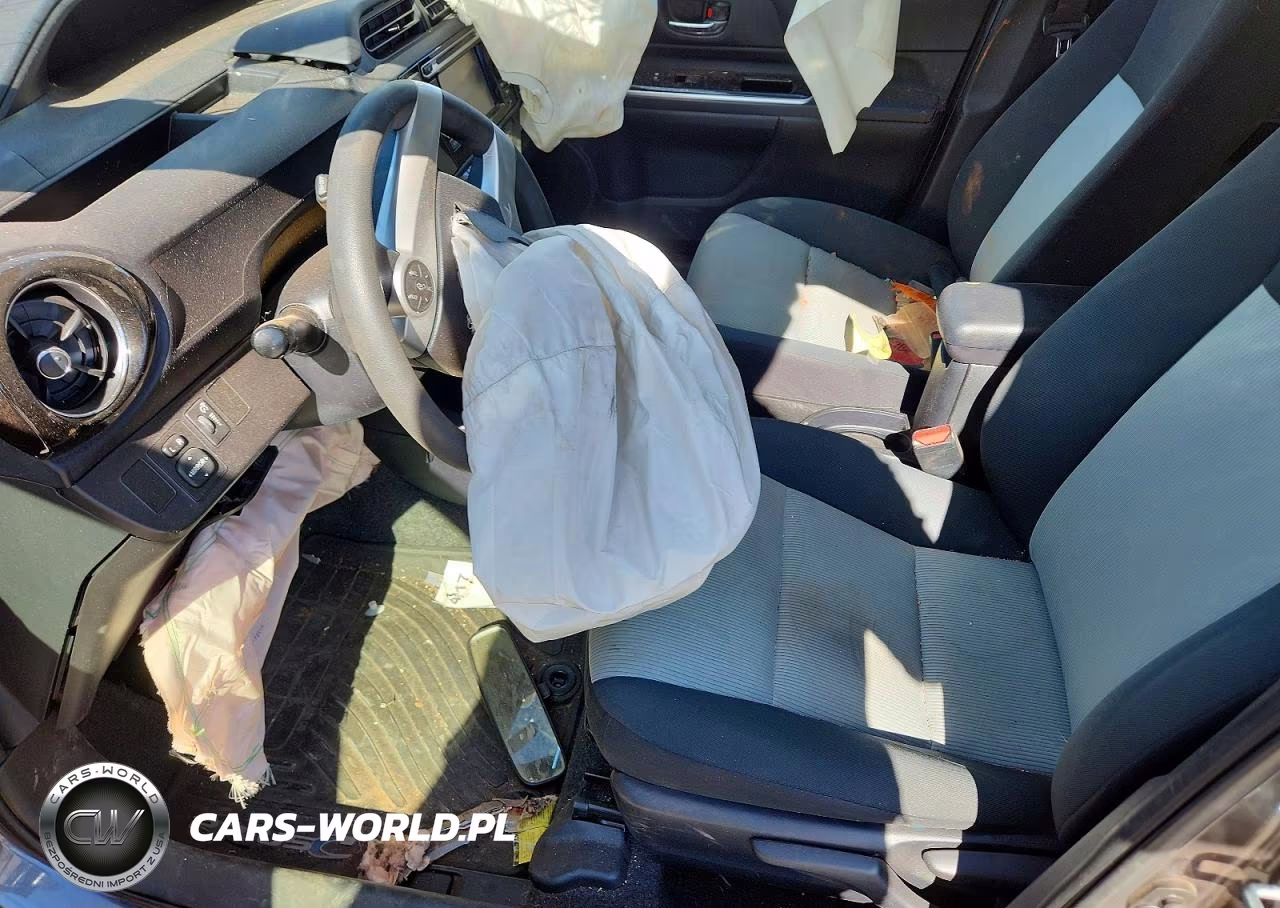 2015 Toyota Prius C Two VIN:JTDKDTB37F1111606 - 7