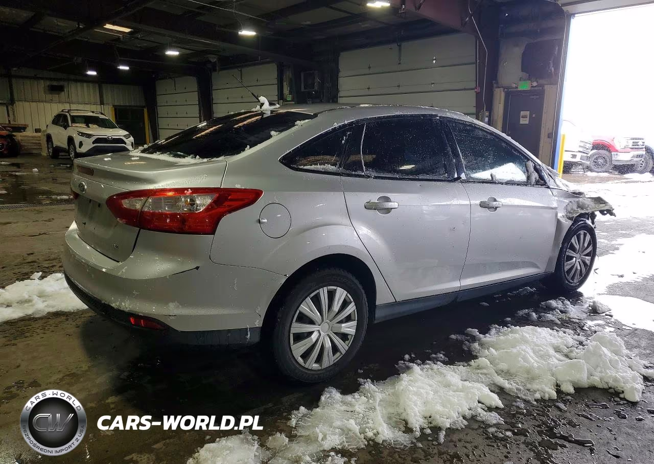 2012 Ford Focus Se VIN:1FAHP3F22CL141332 - 3