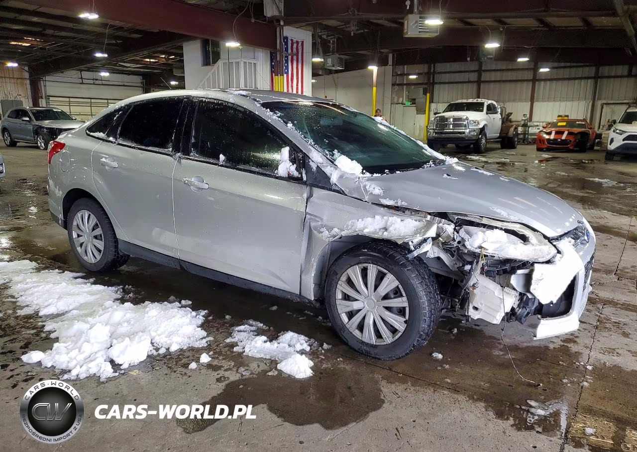 2012 Ford Focus Se VIN:1FAHP3F22CL141332 - 4