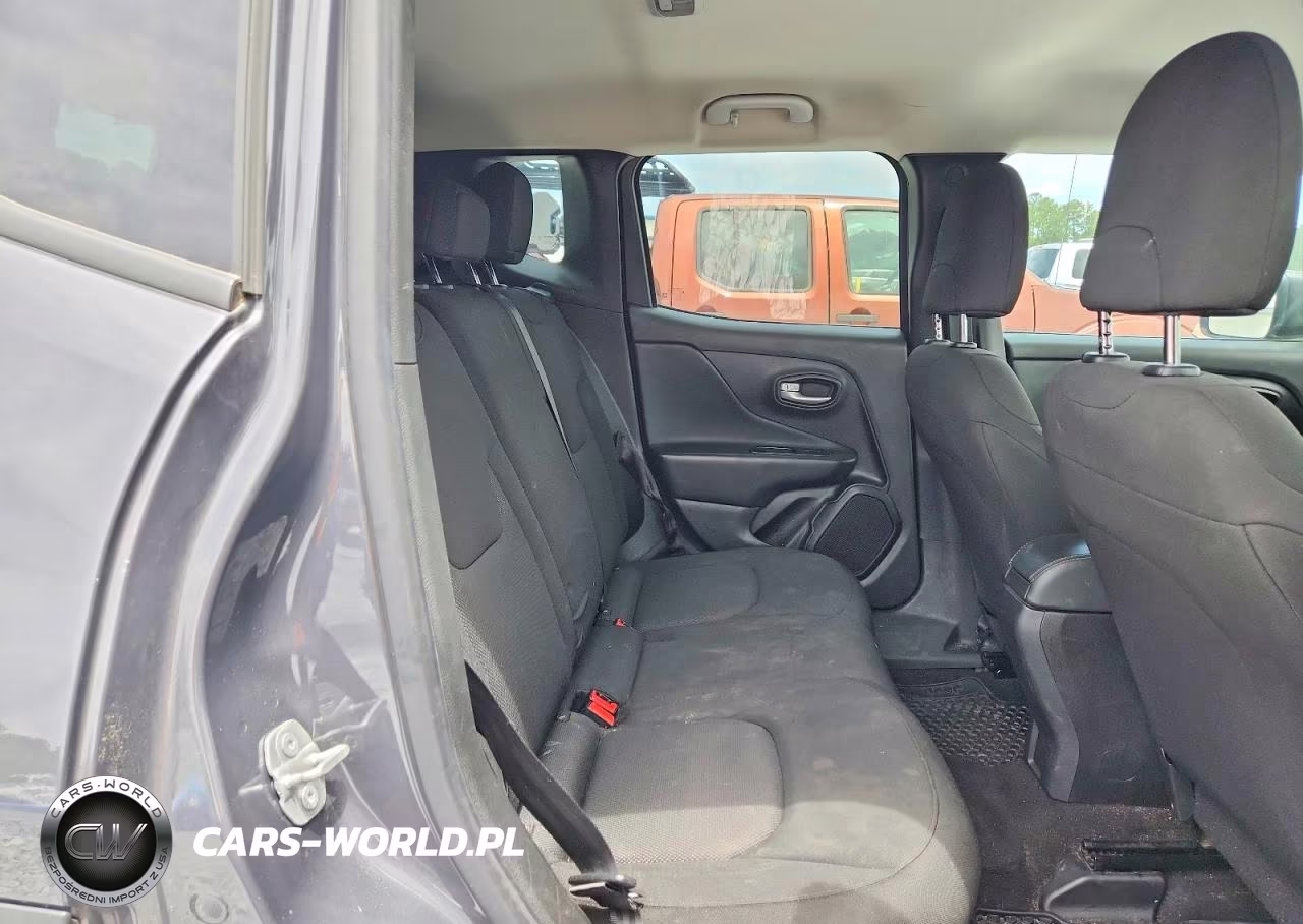 2023 Jeep Renegade Latitude VIN:ZACNJDB18PPP29445 - 10