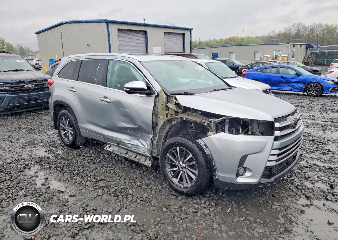 2018 Toyota Highlander Xle VIN:5TDJZRFHXJS906683 - 4