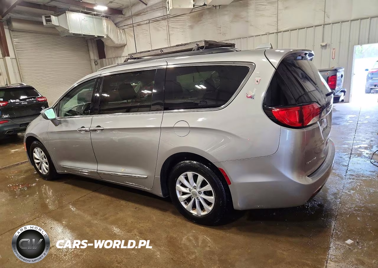 2017 Chrysler Pacifica Touring L VIN:2C4RC1BG1HR720620 - 2
