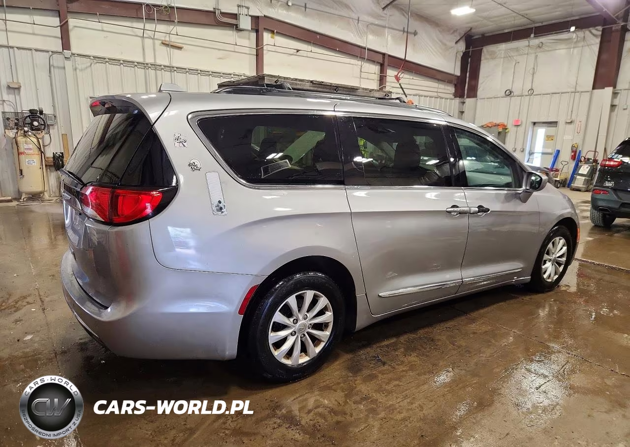 2017 Chrysler Pacifica Touring L VIN:2C4RC1BG1HR720620 - 3