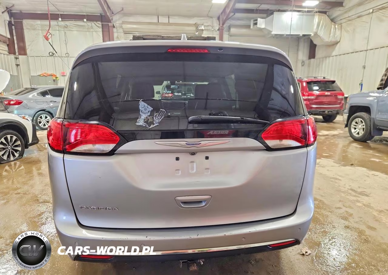 2017 Chrysler Pacifica Touring L VIN:2C4RC1BG1HR720620 - 6
