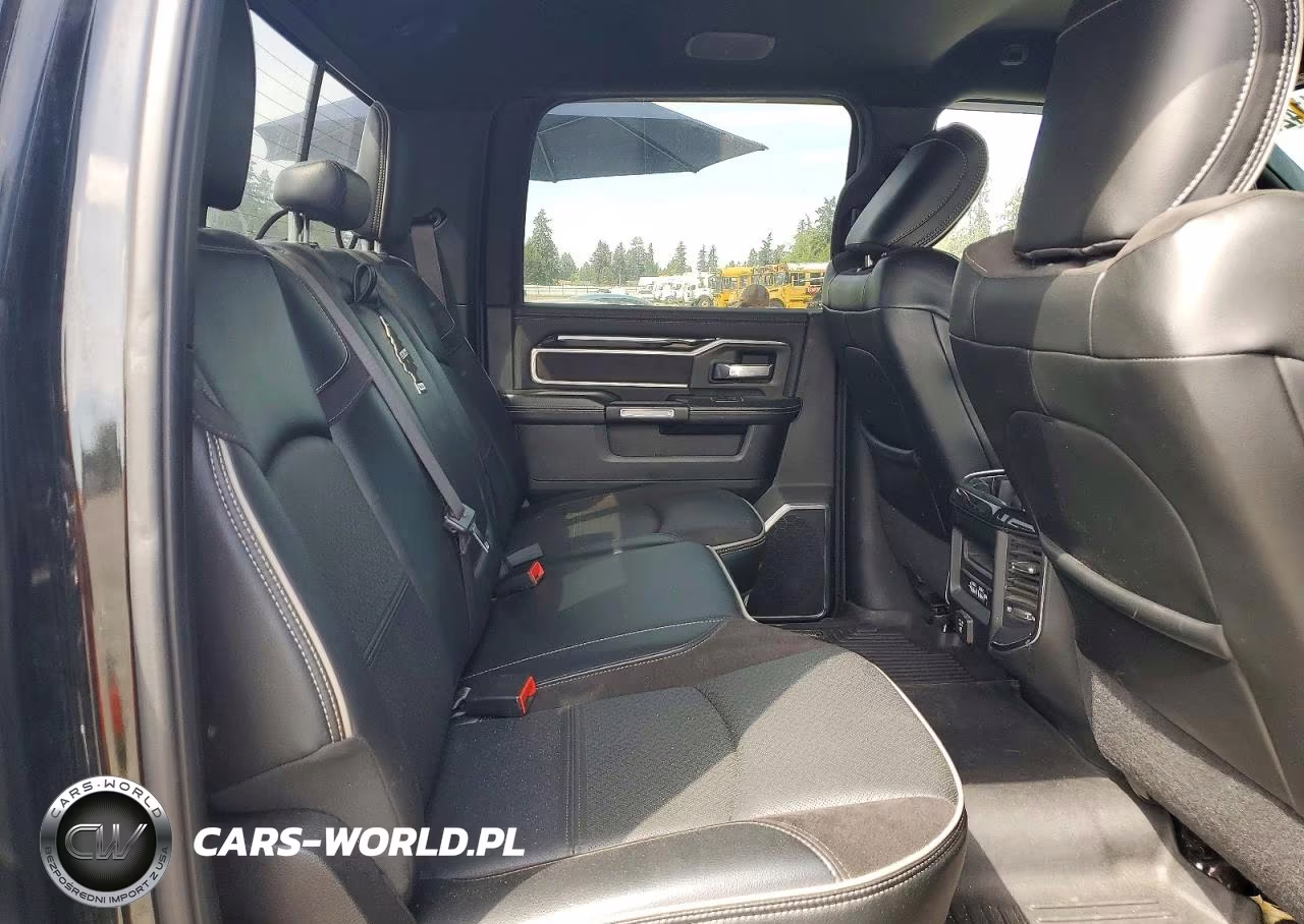 2019 Ram 2500 Laramie VIN:3C6UR5FL7KG535256 - 10