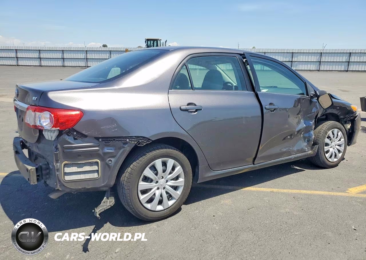 2013 Toyota Corolla Le VIN:5YFBU4EE8DP162124 - 3